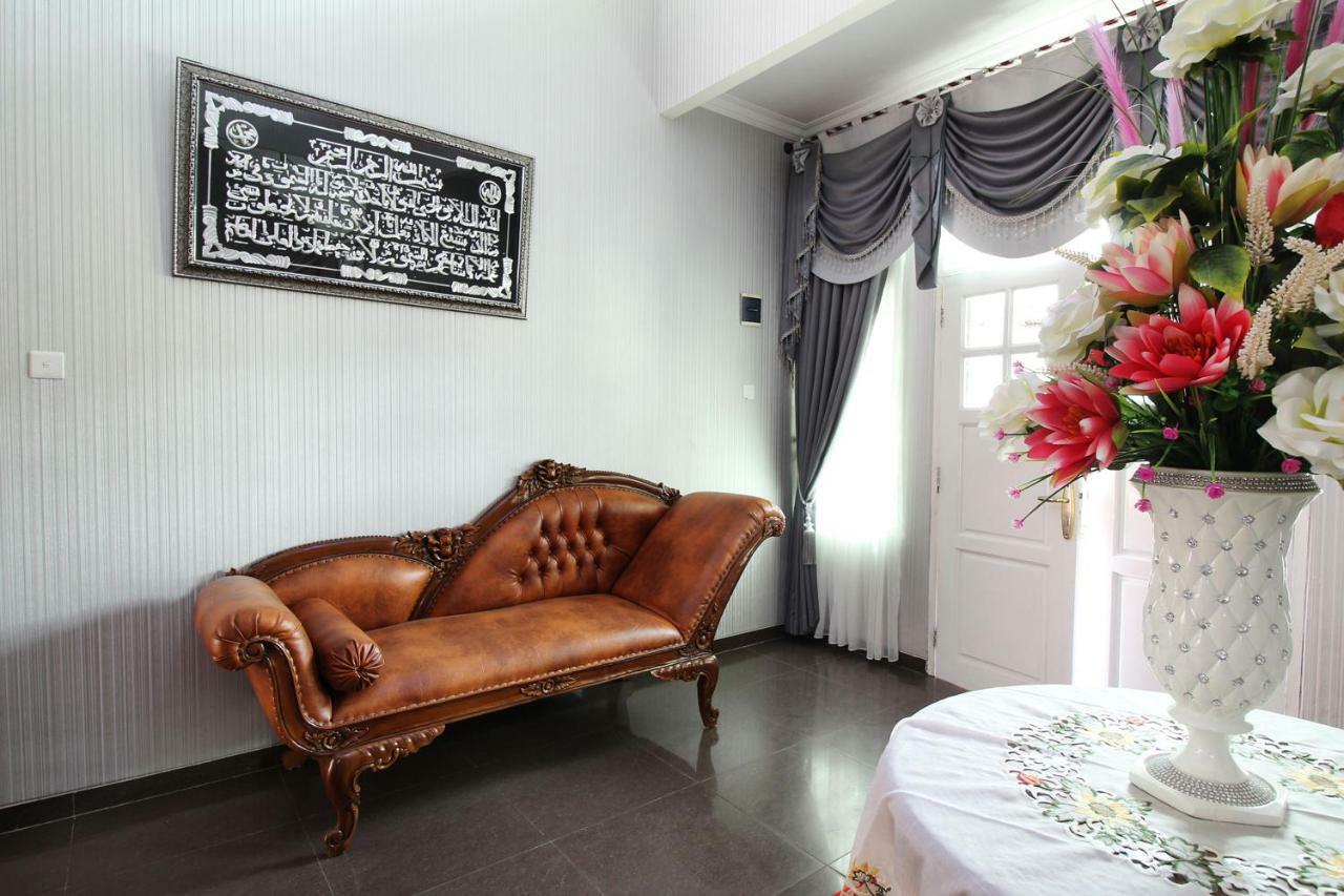 Airy Eco Syariah Simpang Jam Gajah Mada Puri Casablanca