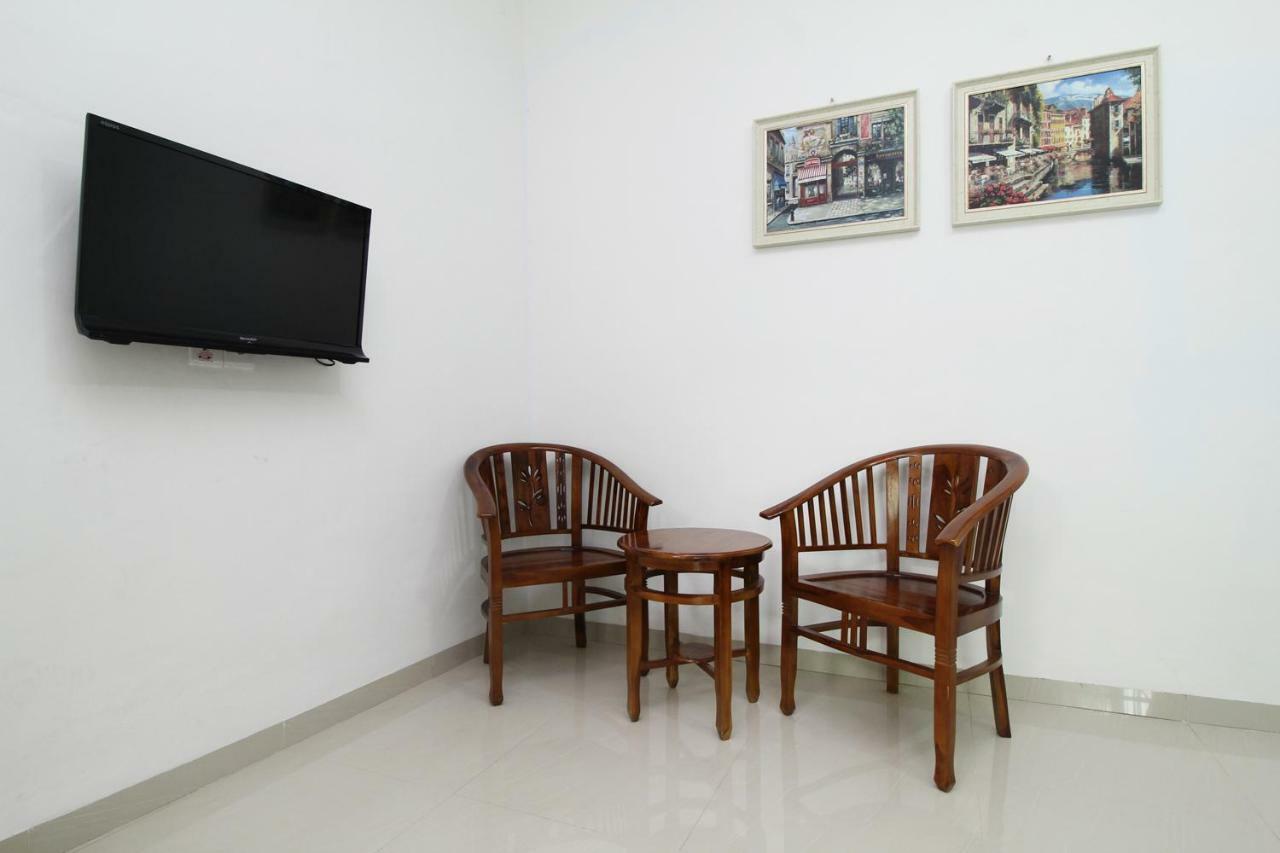 Guest house Airy Eco Syariah Simpang Jam Gajah Mada Puri Casablanca 2*
