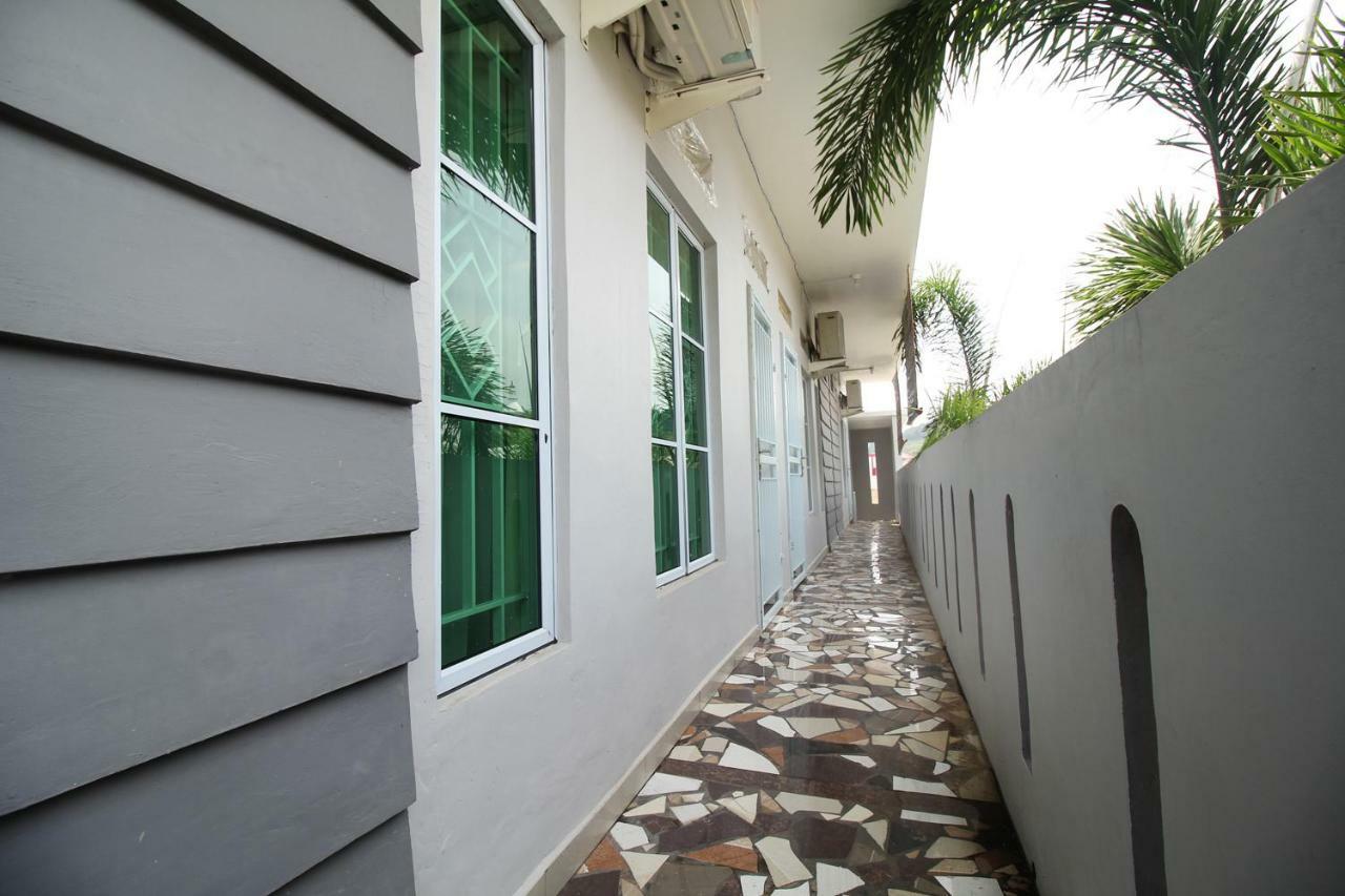 Guest house Airy Eco Syariah Simpang Jam Gajah Mada Puri Casablanca 2*